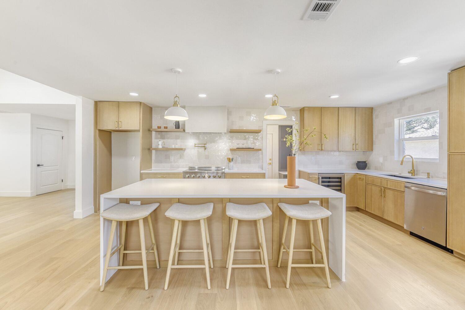 8702 Balcones Club DR