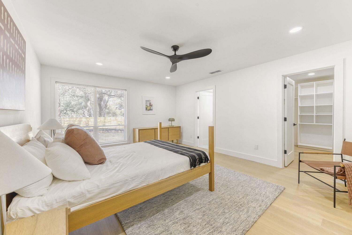 8702 Balcones Club DR