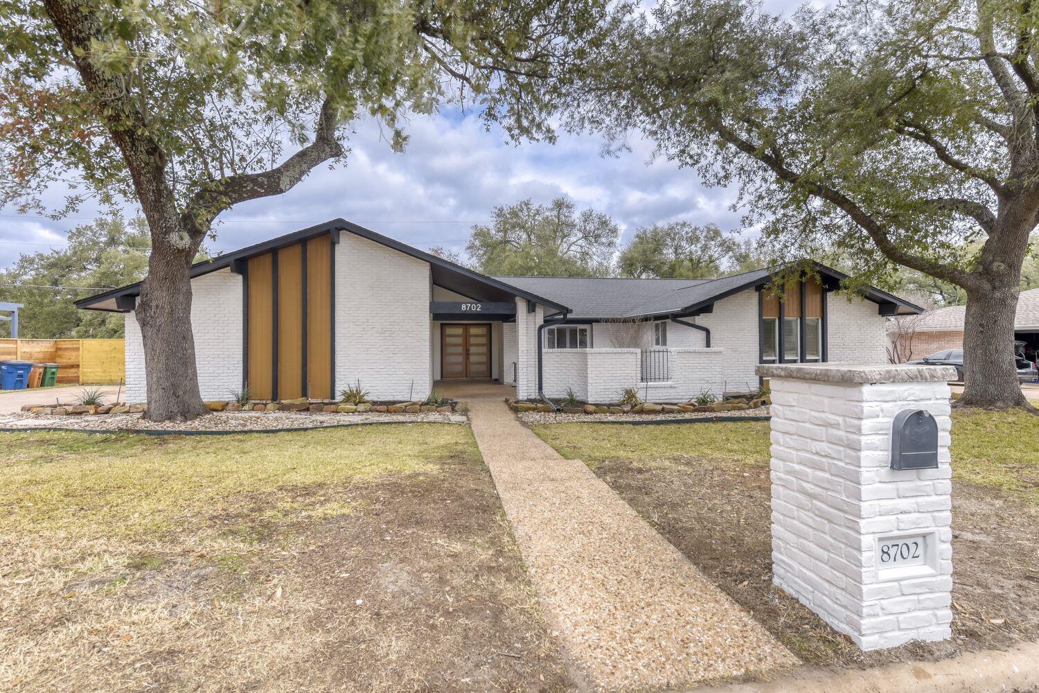 8702 Balcones Club DR