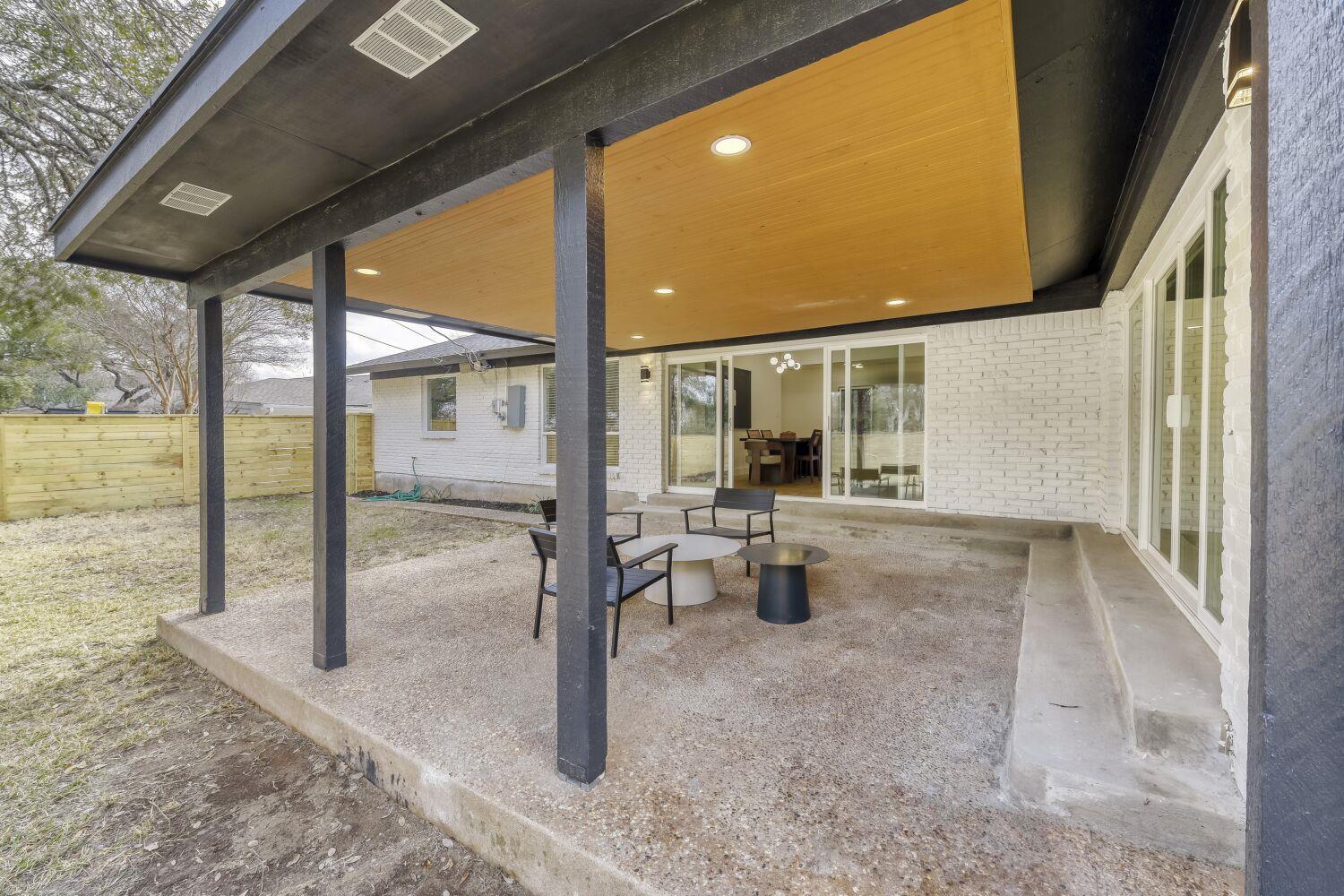 8702 Balcones Club DR