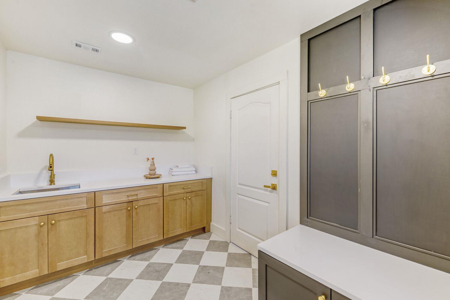 8702 Balcones Club DR