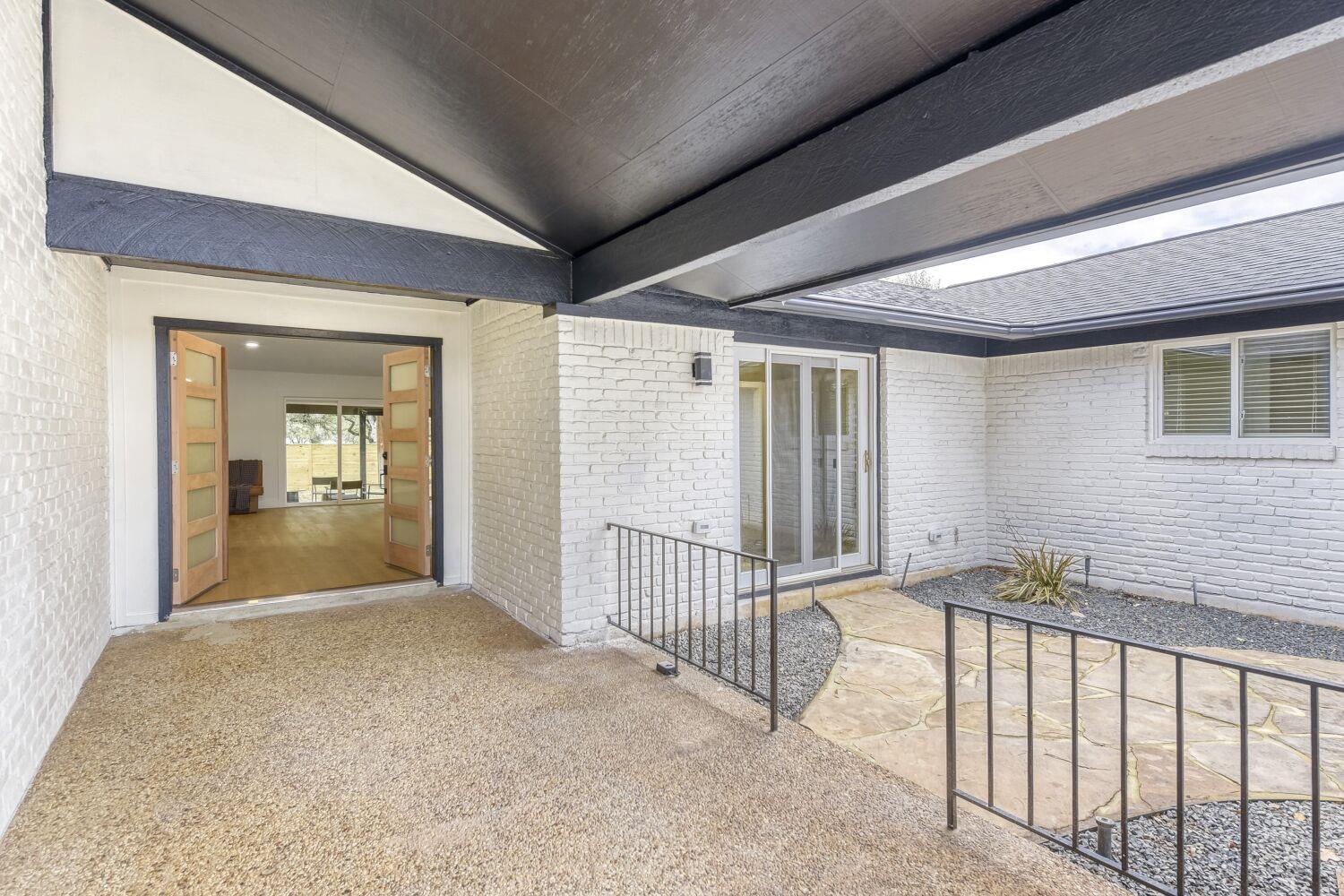 8702 Balcones Club DR