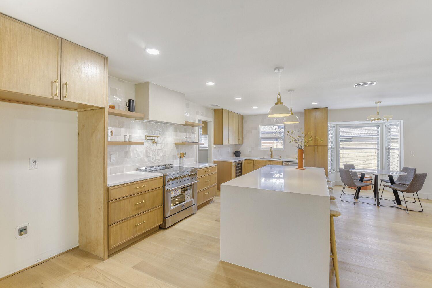 8702 Balcones Club DR