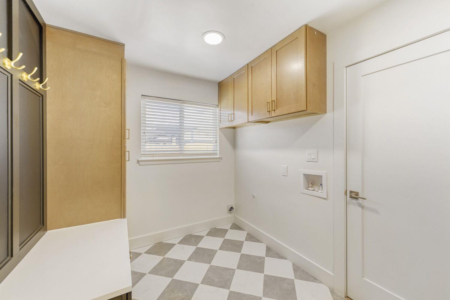 8702 Balcones Club DR