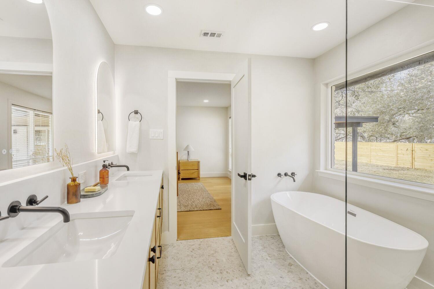 8702 Balcones Club DR