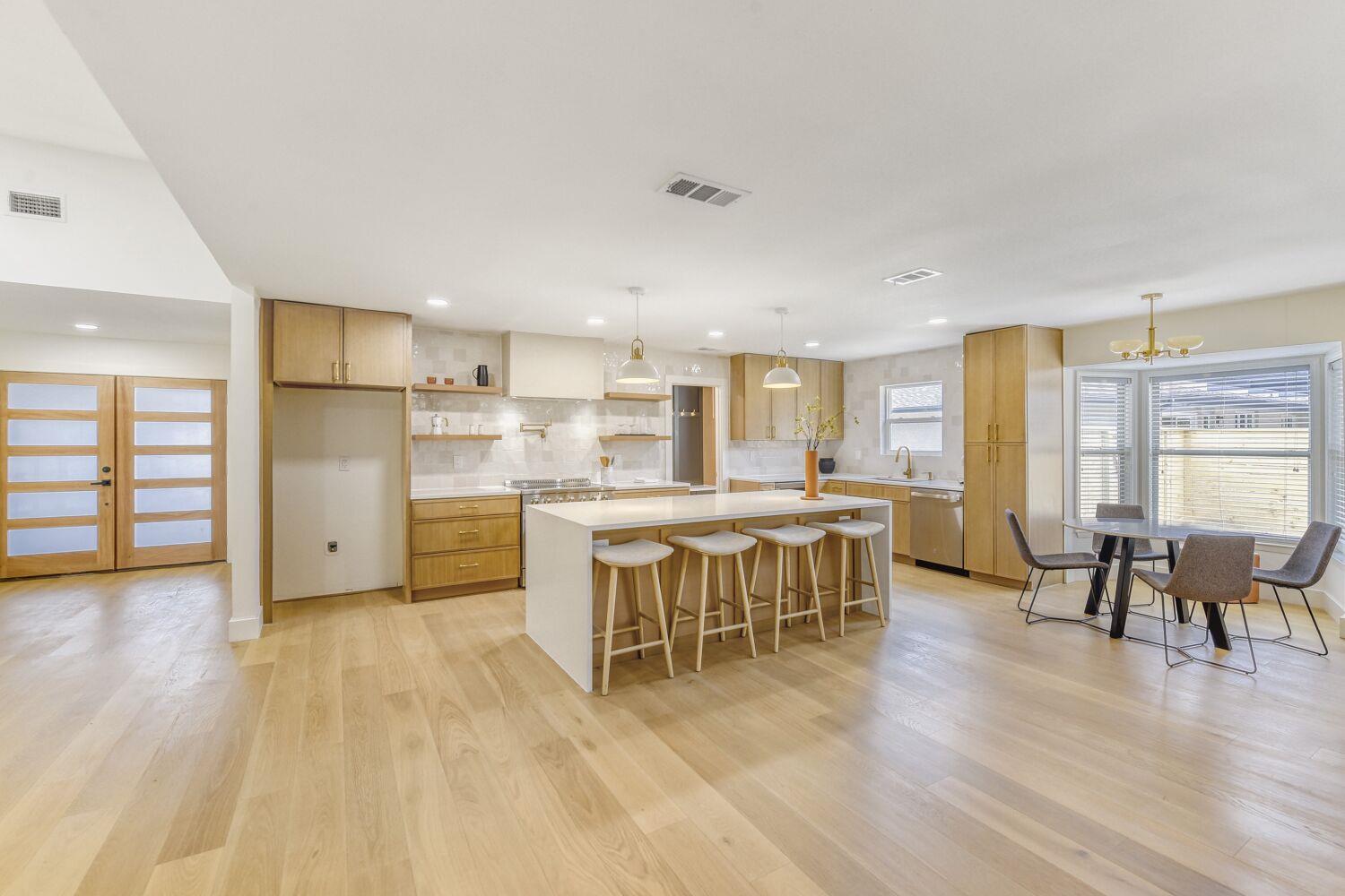 8702 Balcones Club DR