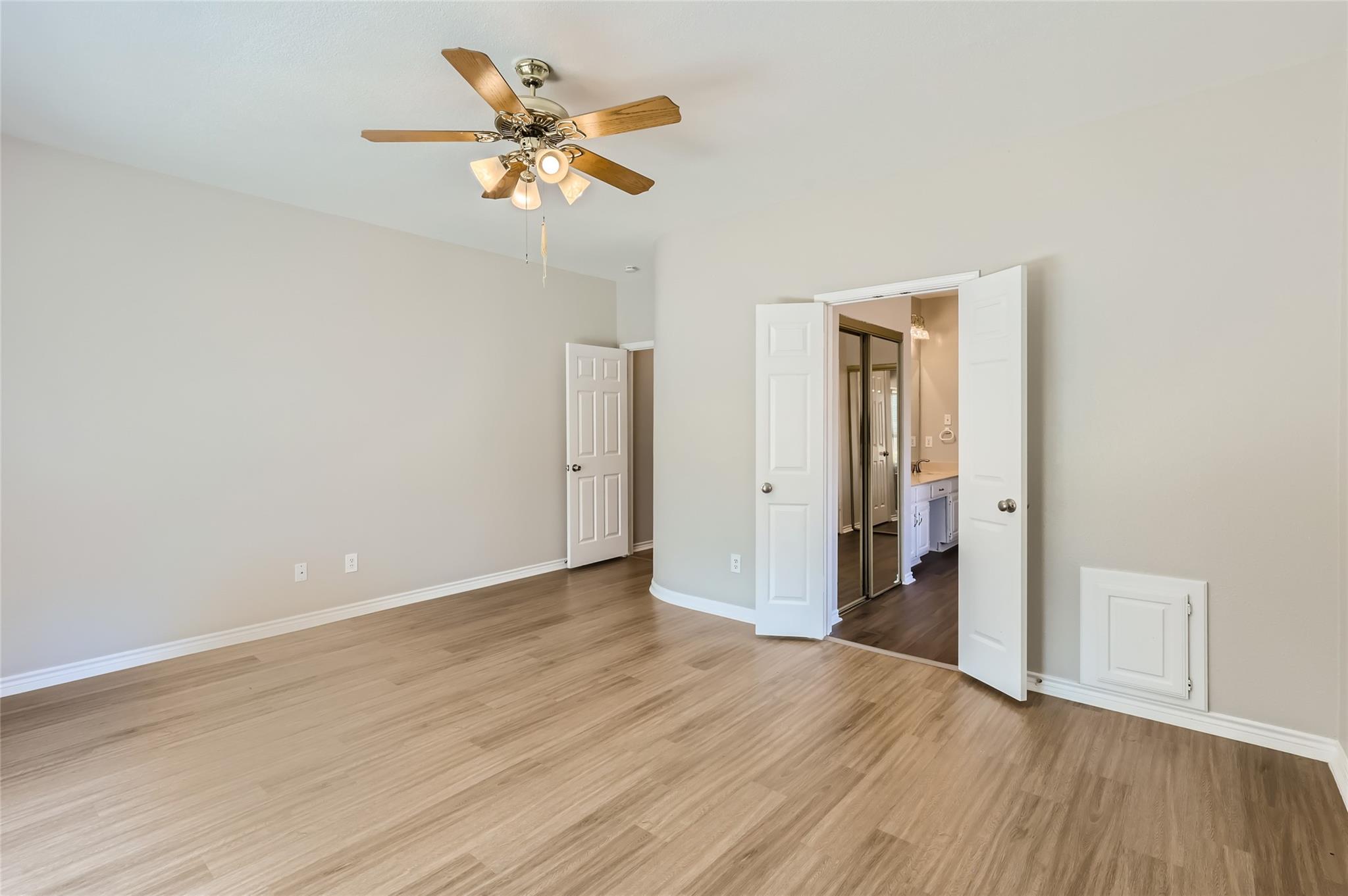 8904 Marthas DR