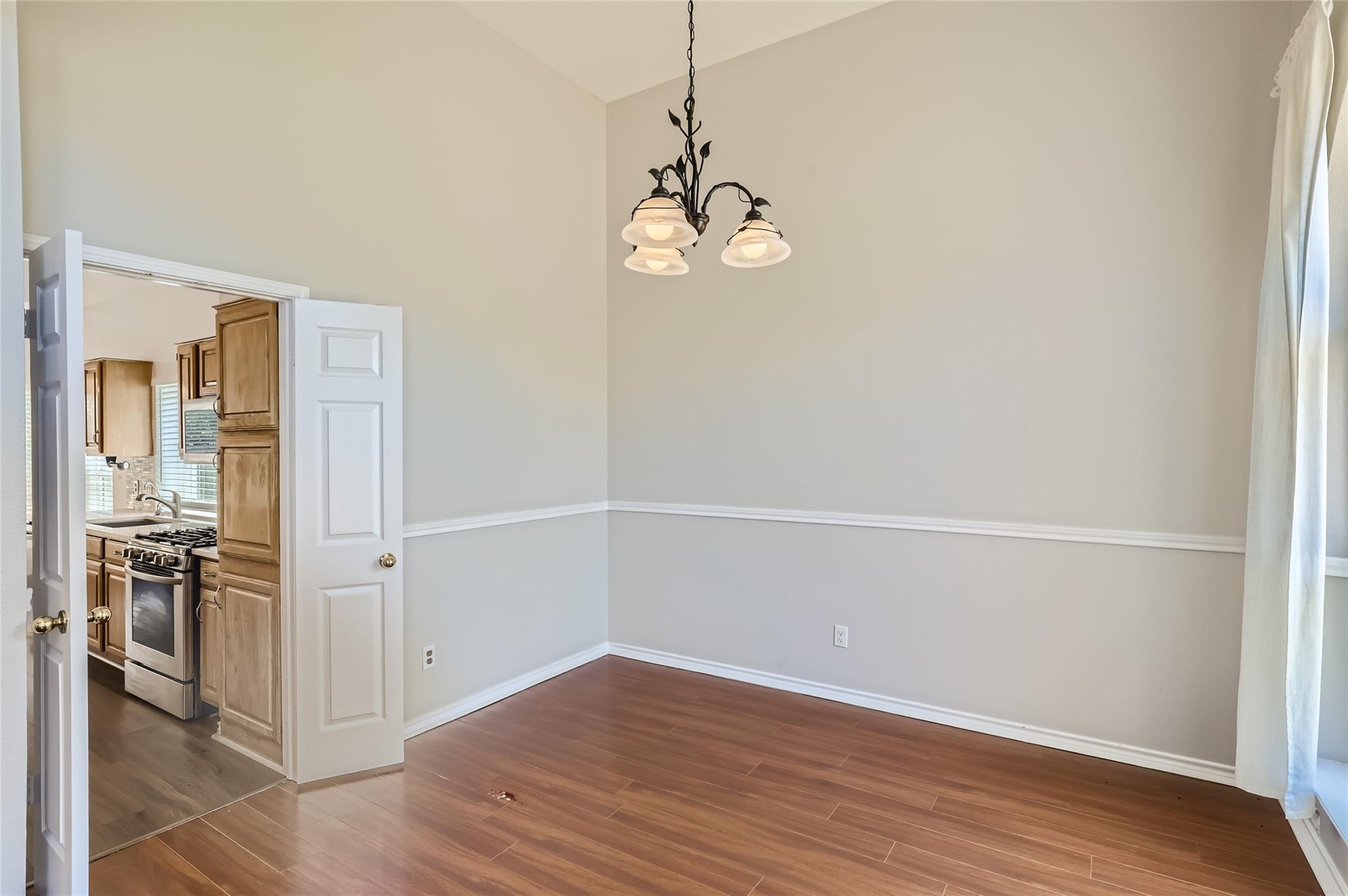 8904 Marthas DR