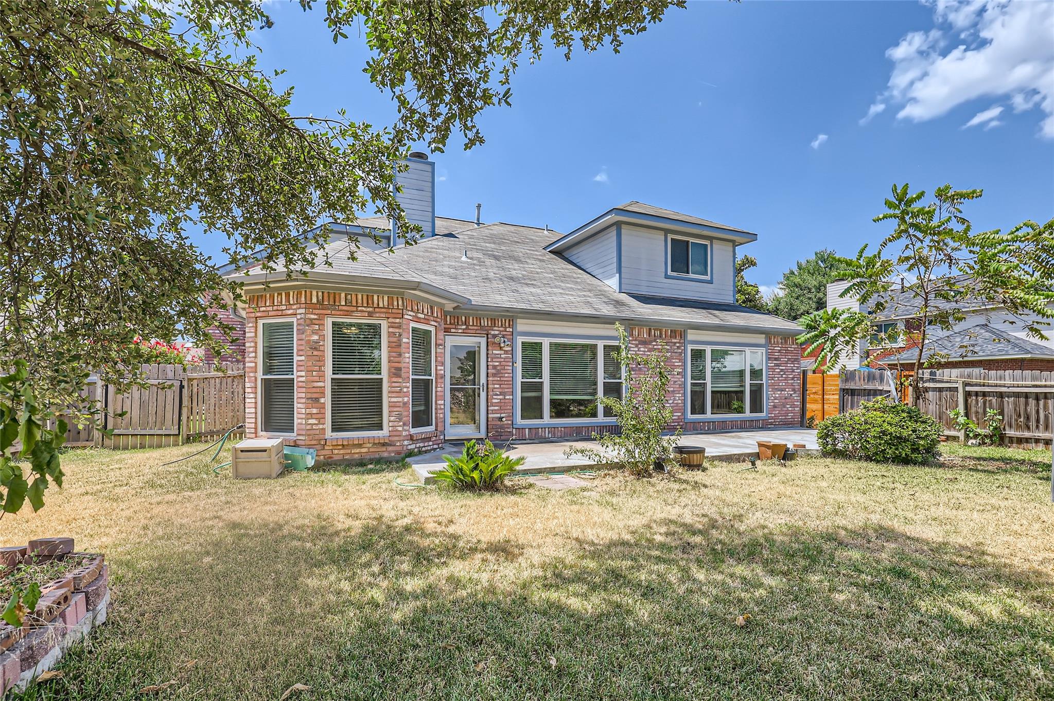 8904 Marthas DR