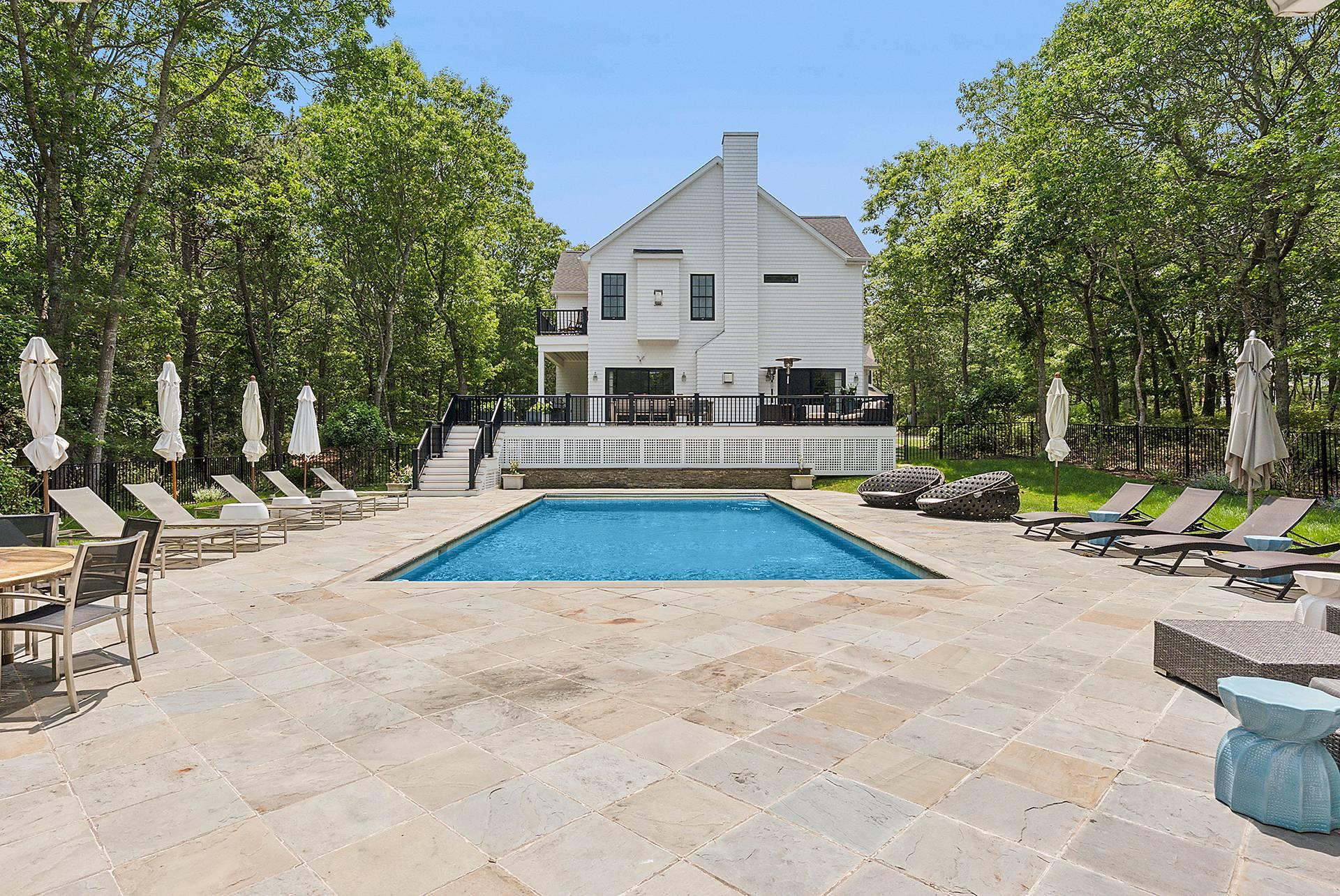 421 Edge Of Woods Road