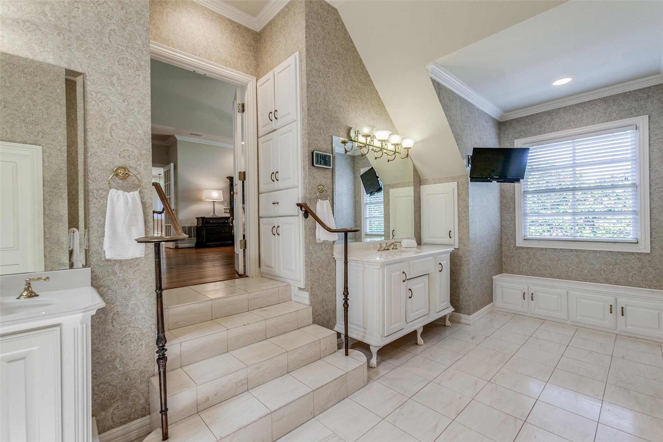 3008 Stanford Avenue