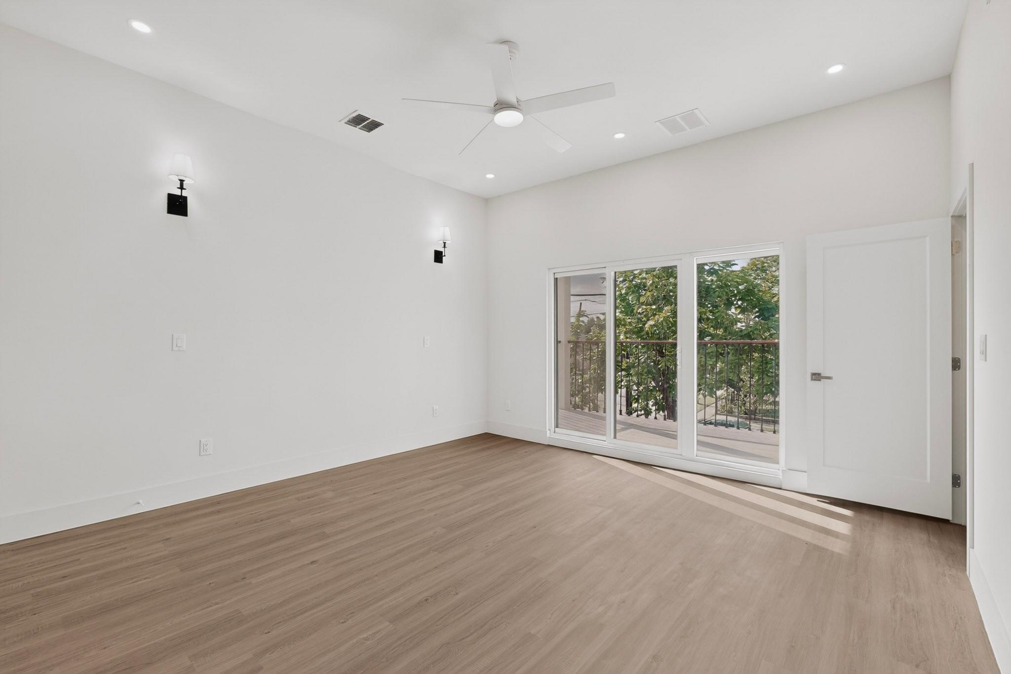 427 E 9th Street