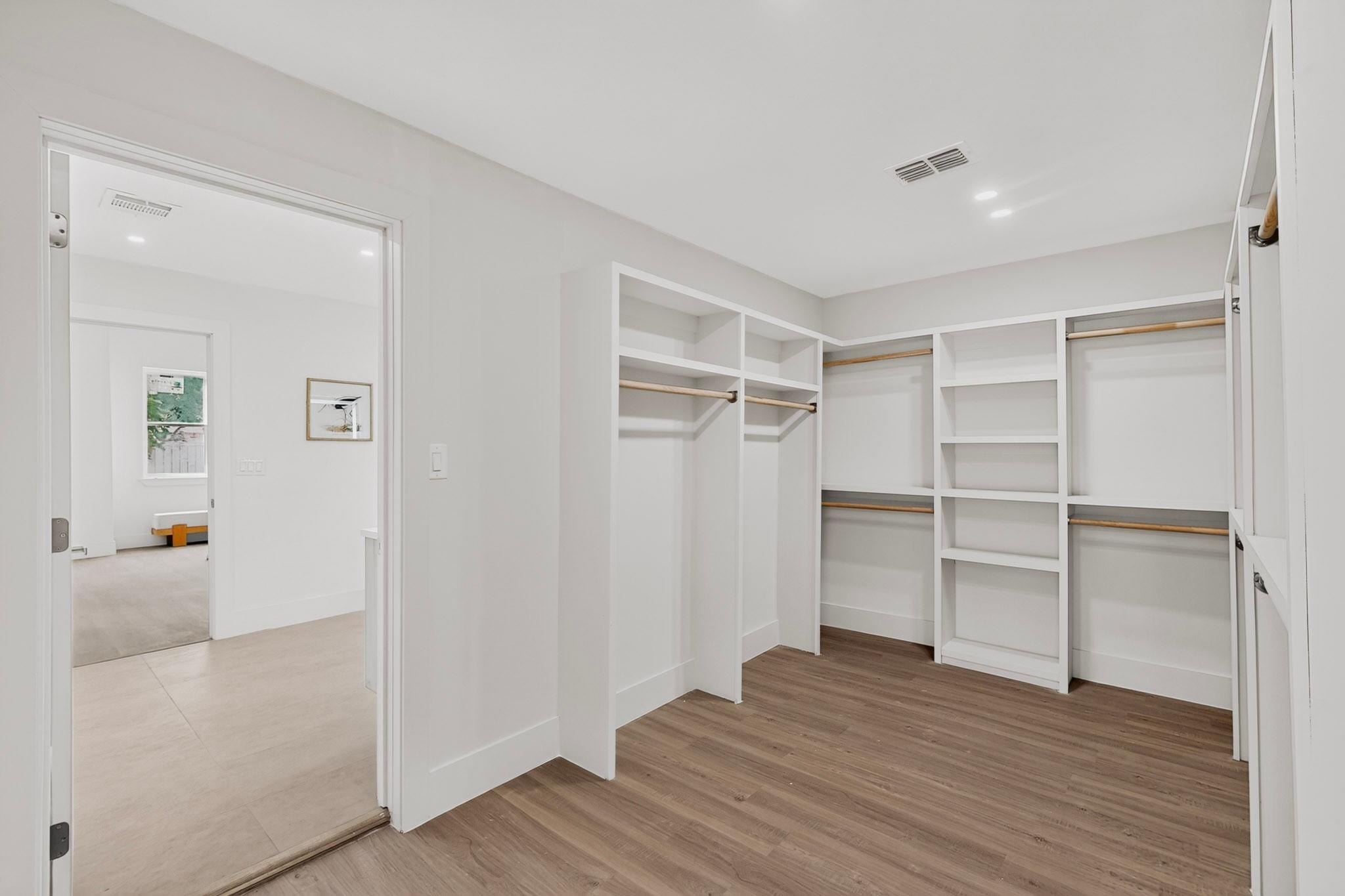 427 E 9th Street