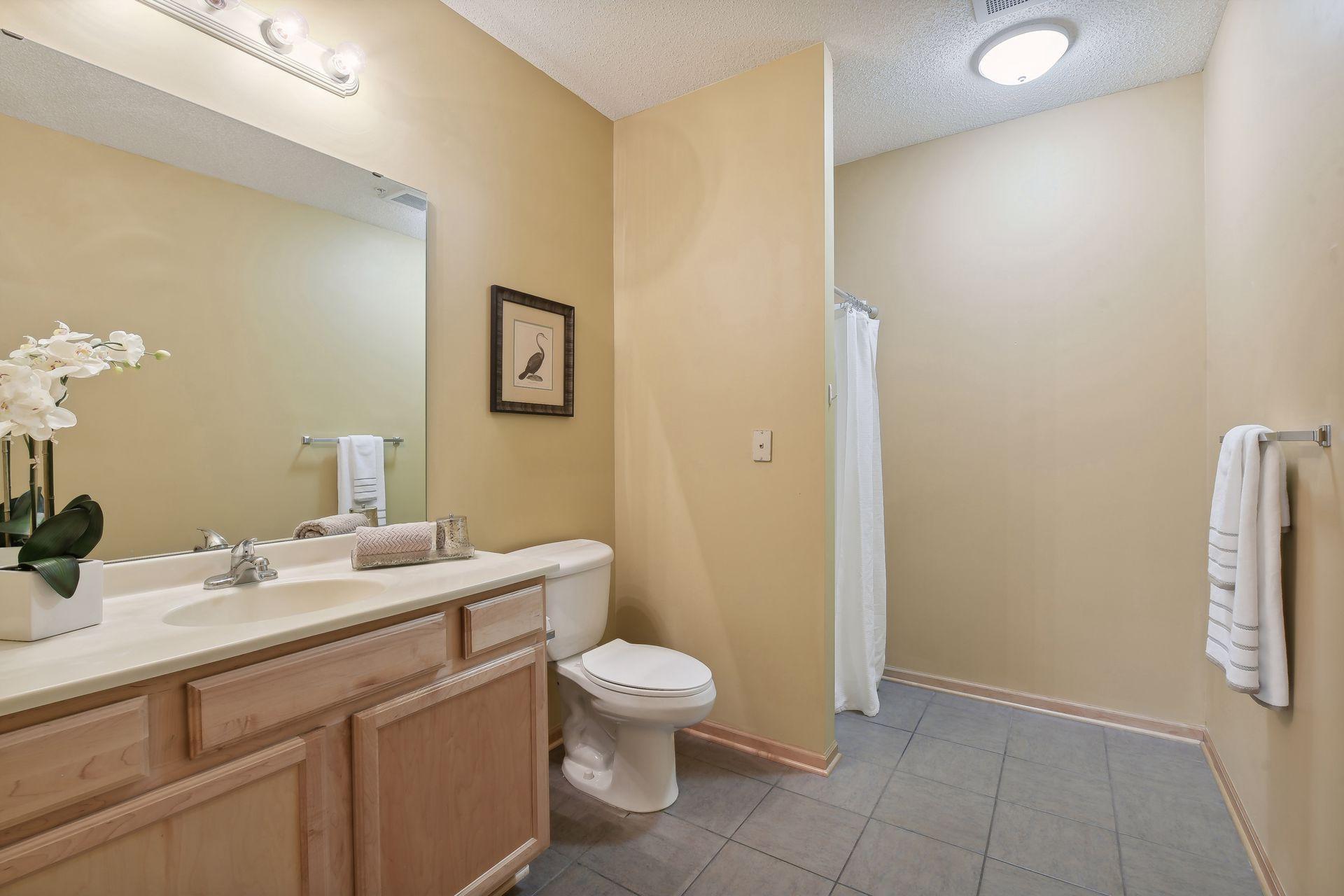 2530 E 34th Street Unit: 207