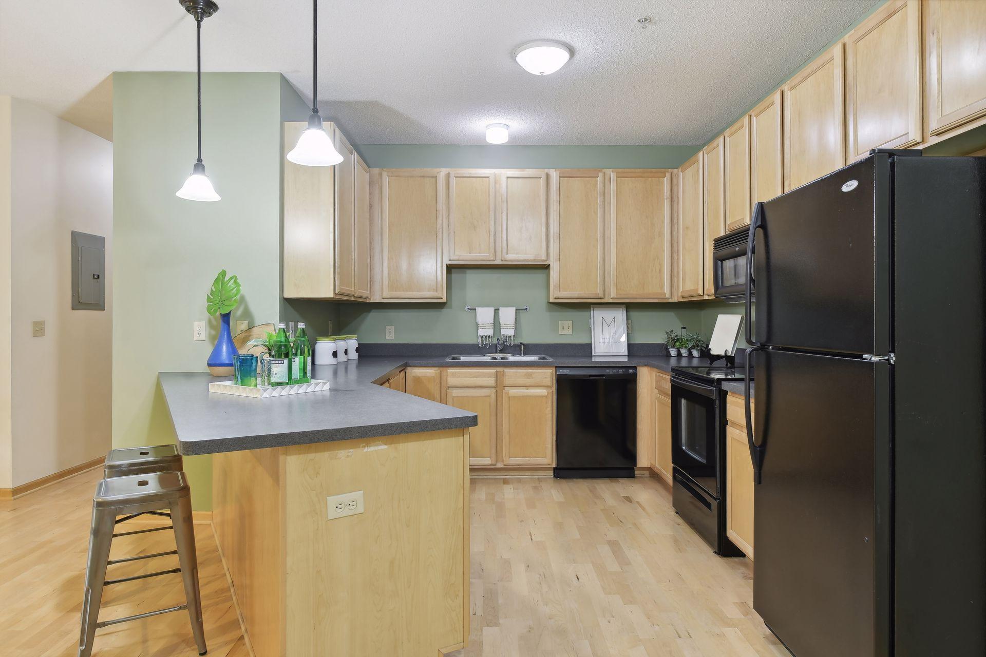 2530 E 34th Street Unit: 207