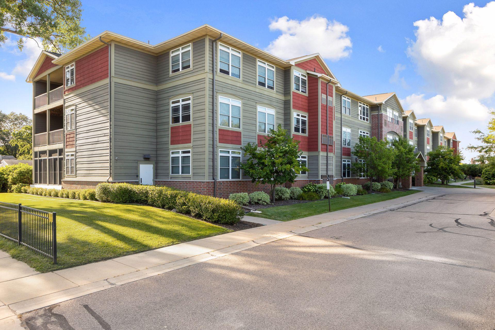 2530 E 34th Street Unit: 207