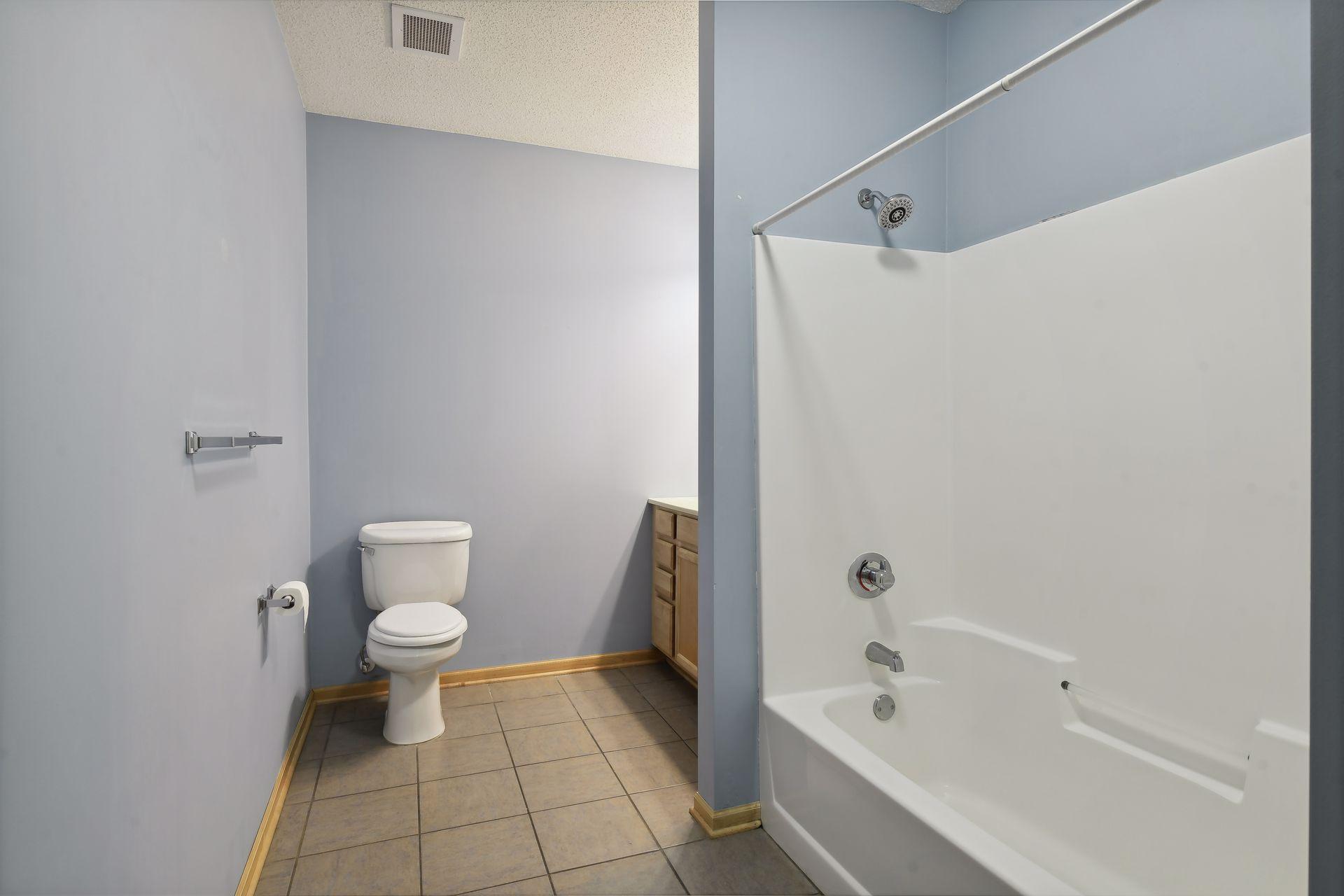 2530 E 34th Street Unit: 207