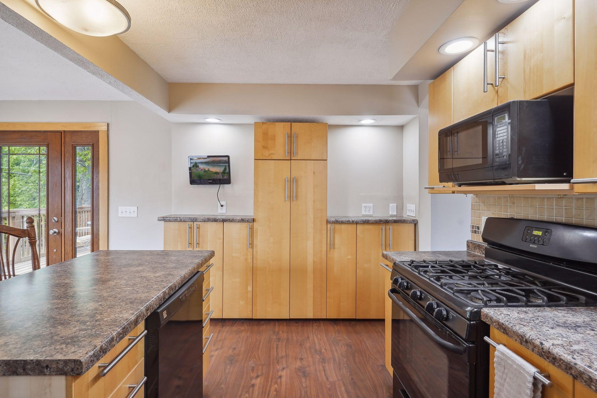 112501 E Scott Lane