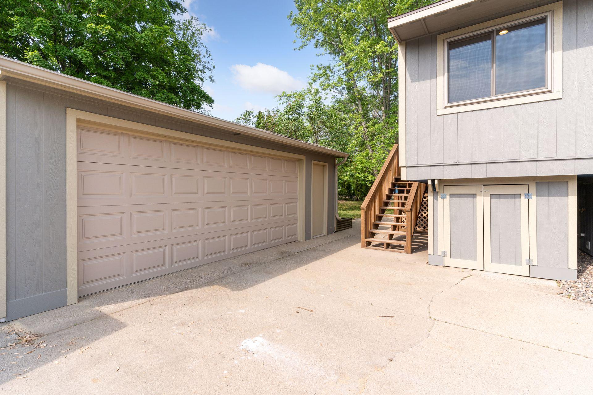112501 E Scott Lane