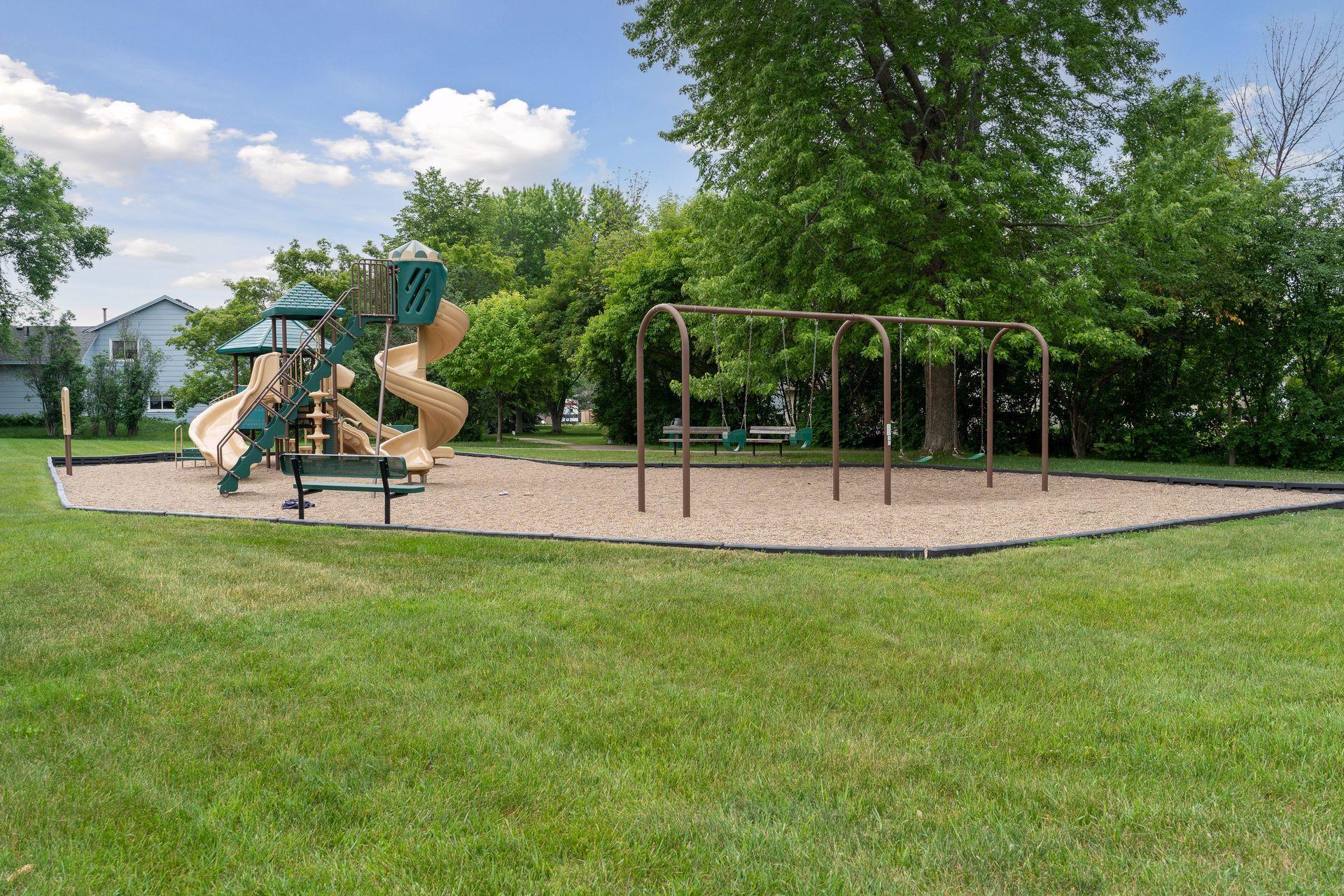 112501 E Scott Lane