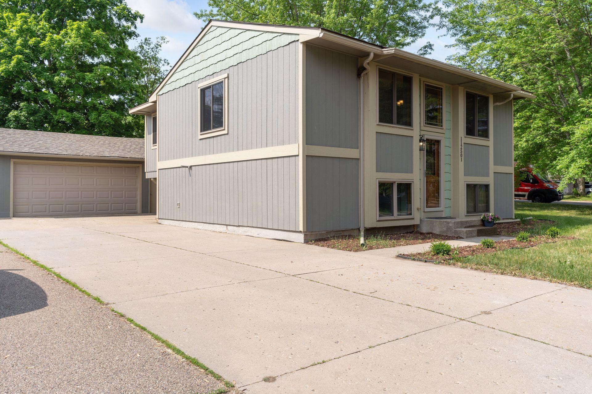 112501 E Scott Lane