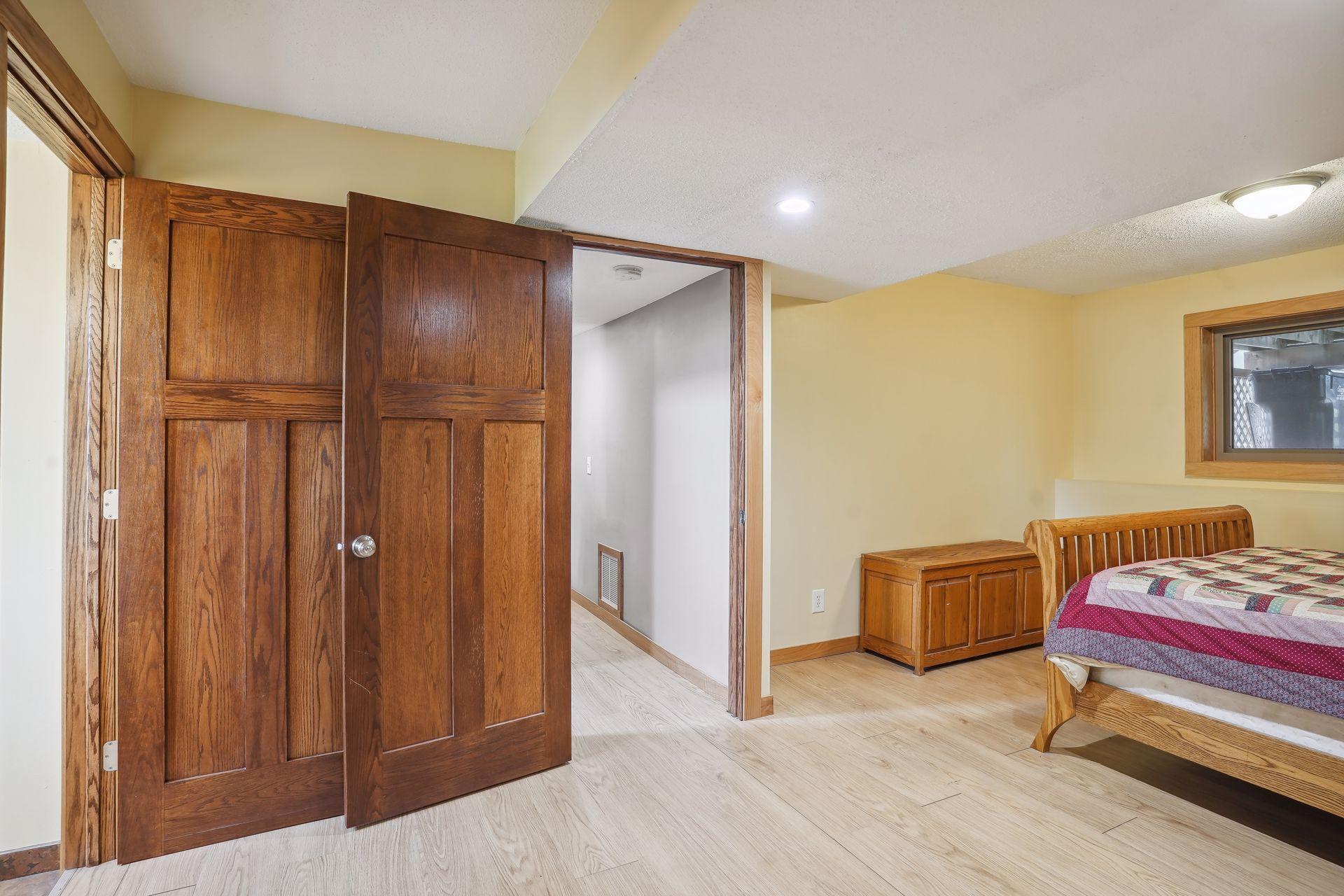 112501 E Scott Lane