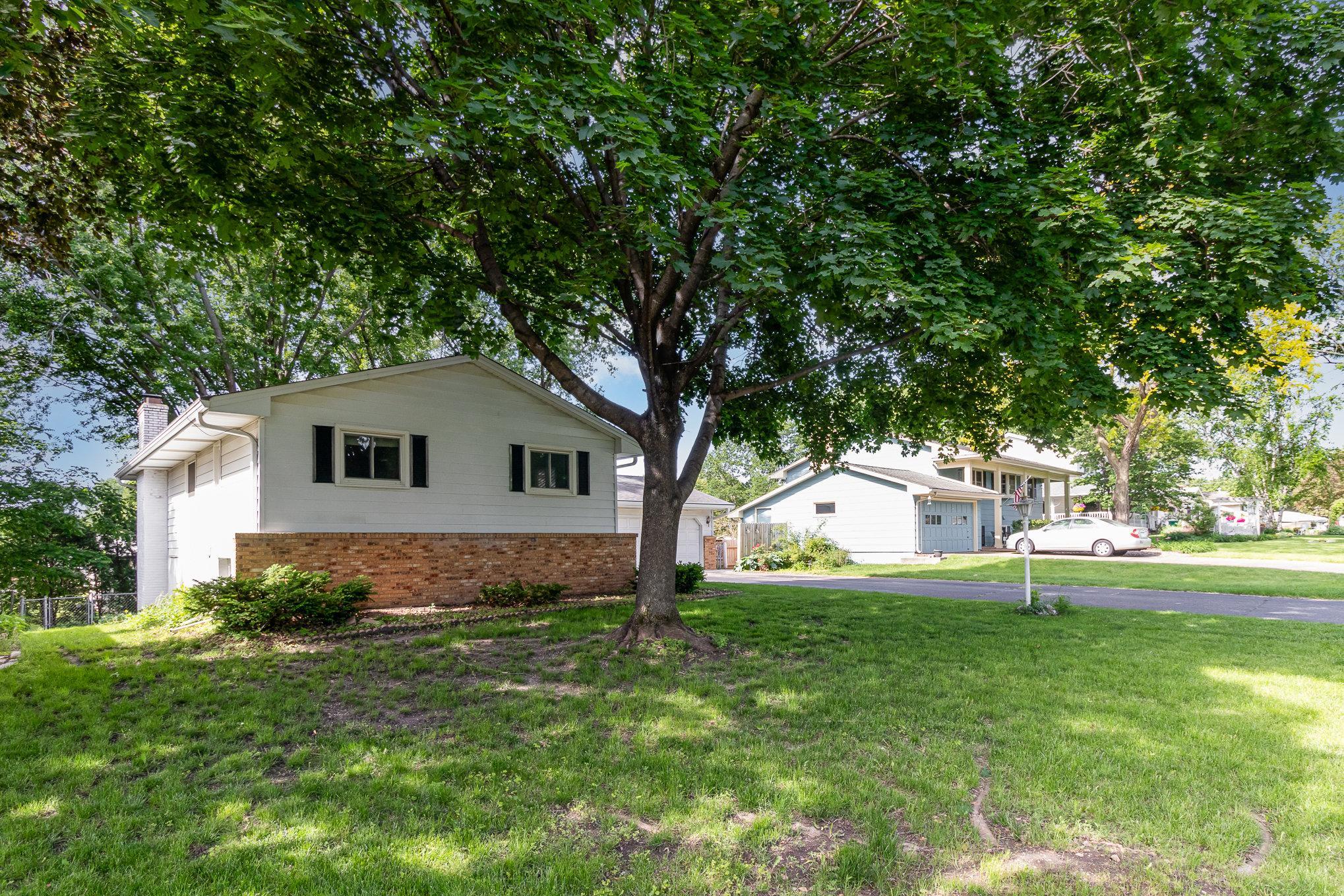 7721 47 1/2 Avenue N