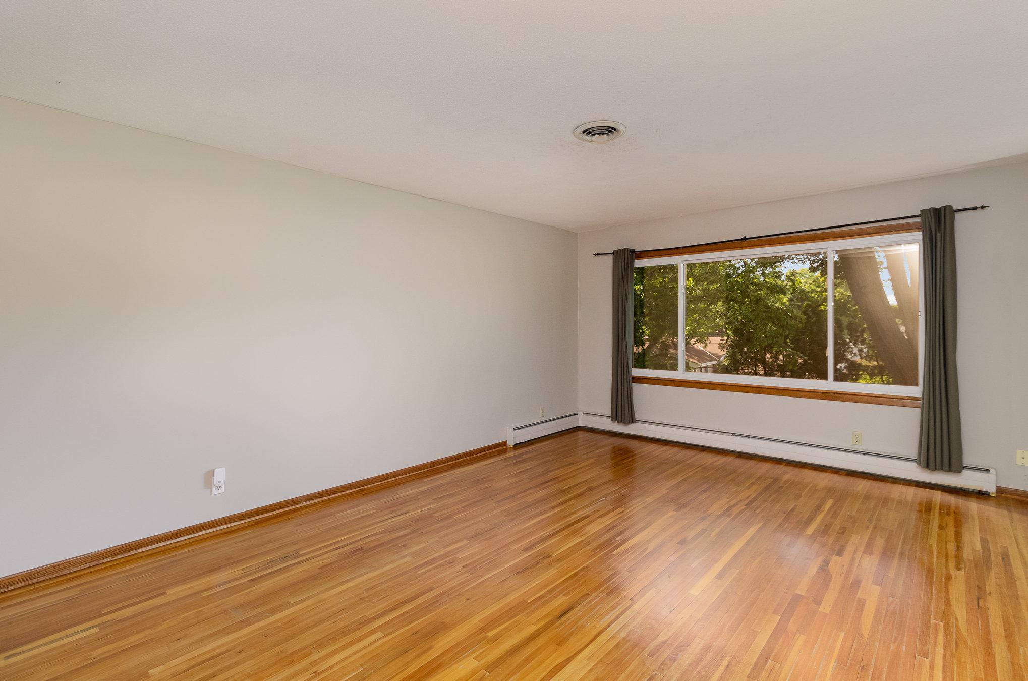 7721 47 1/2 Avenue N