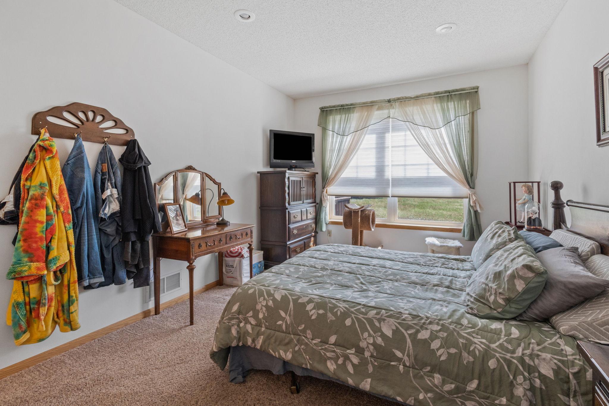 3906 Lawndale Lane N