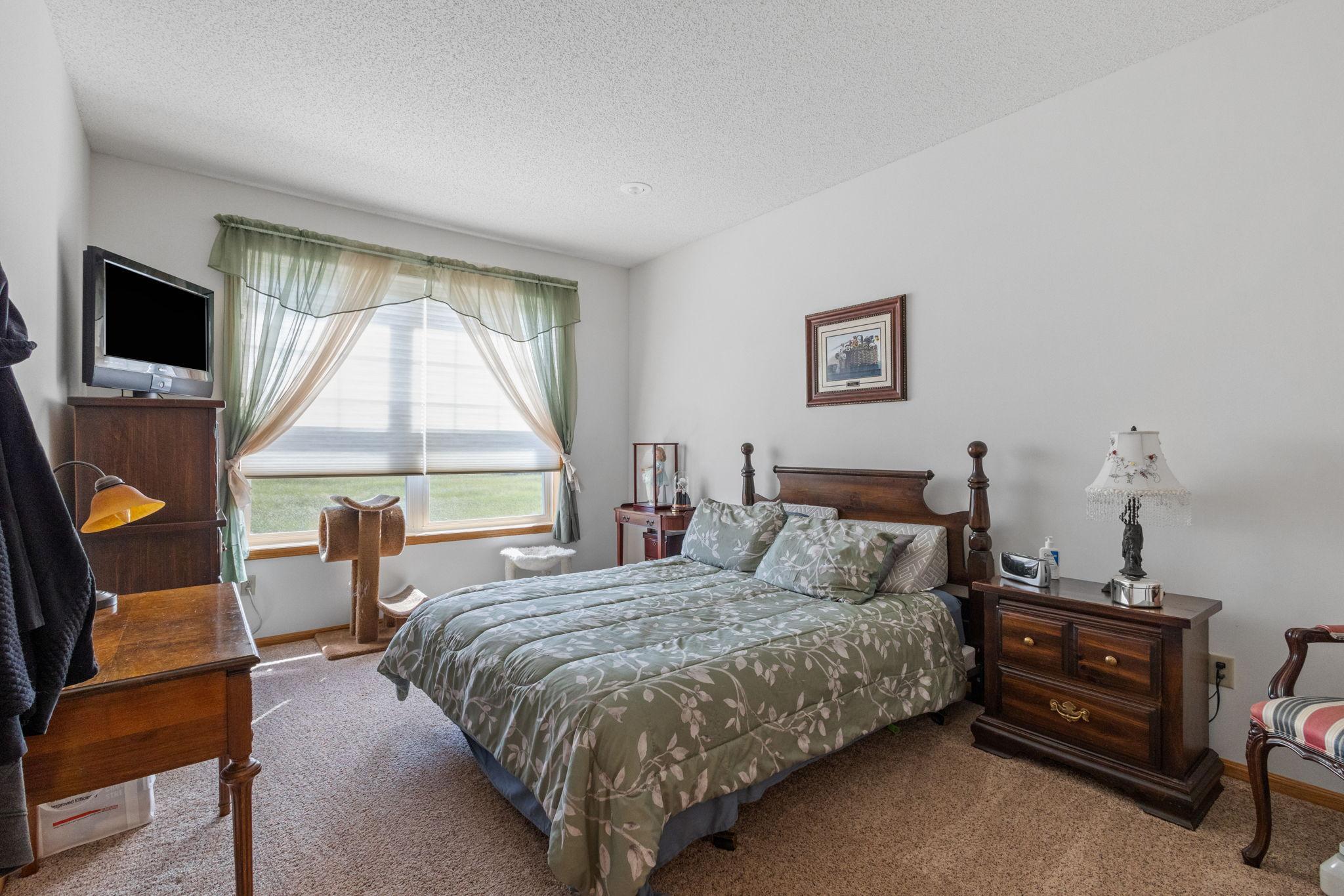 3906 Lawndale Lane N