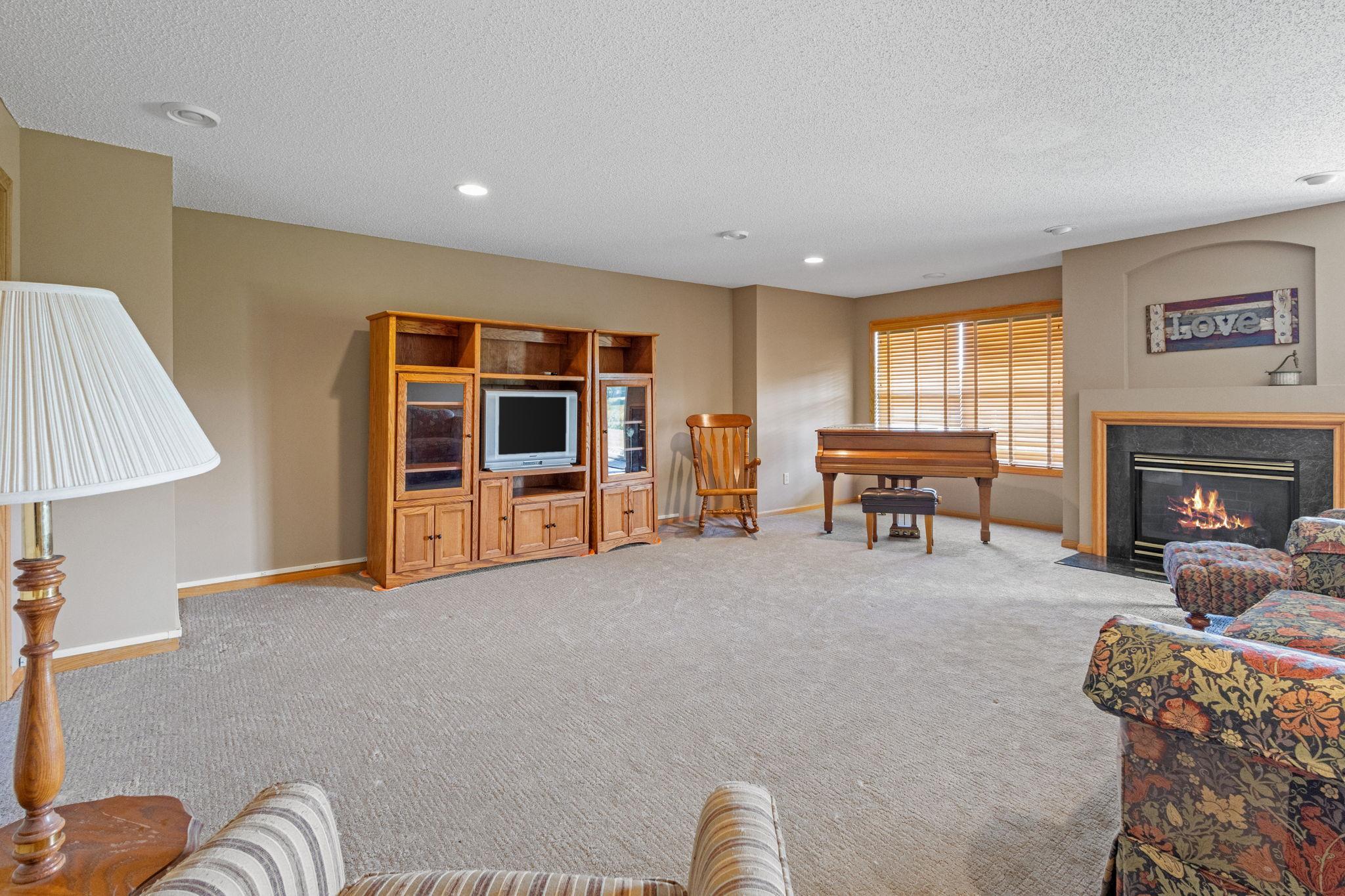 3906 Lawndale Lane N