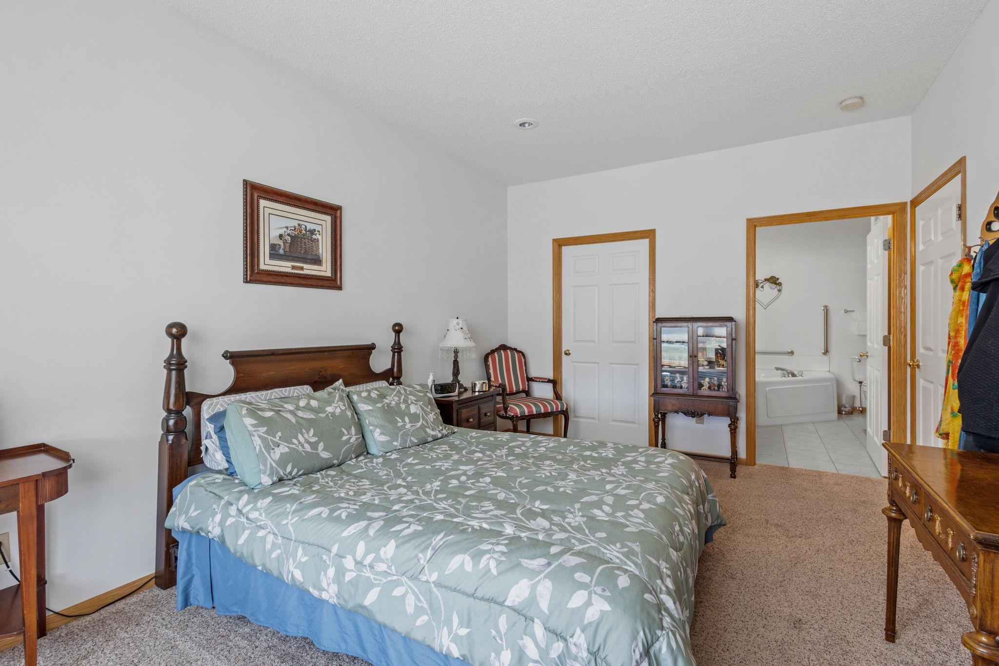 3906 Lawndale Lane N