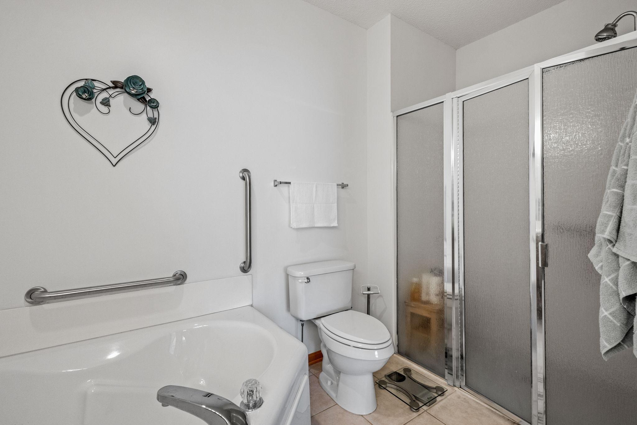 3906 Lawndale Lane N