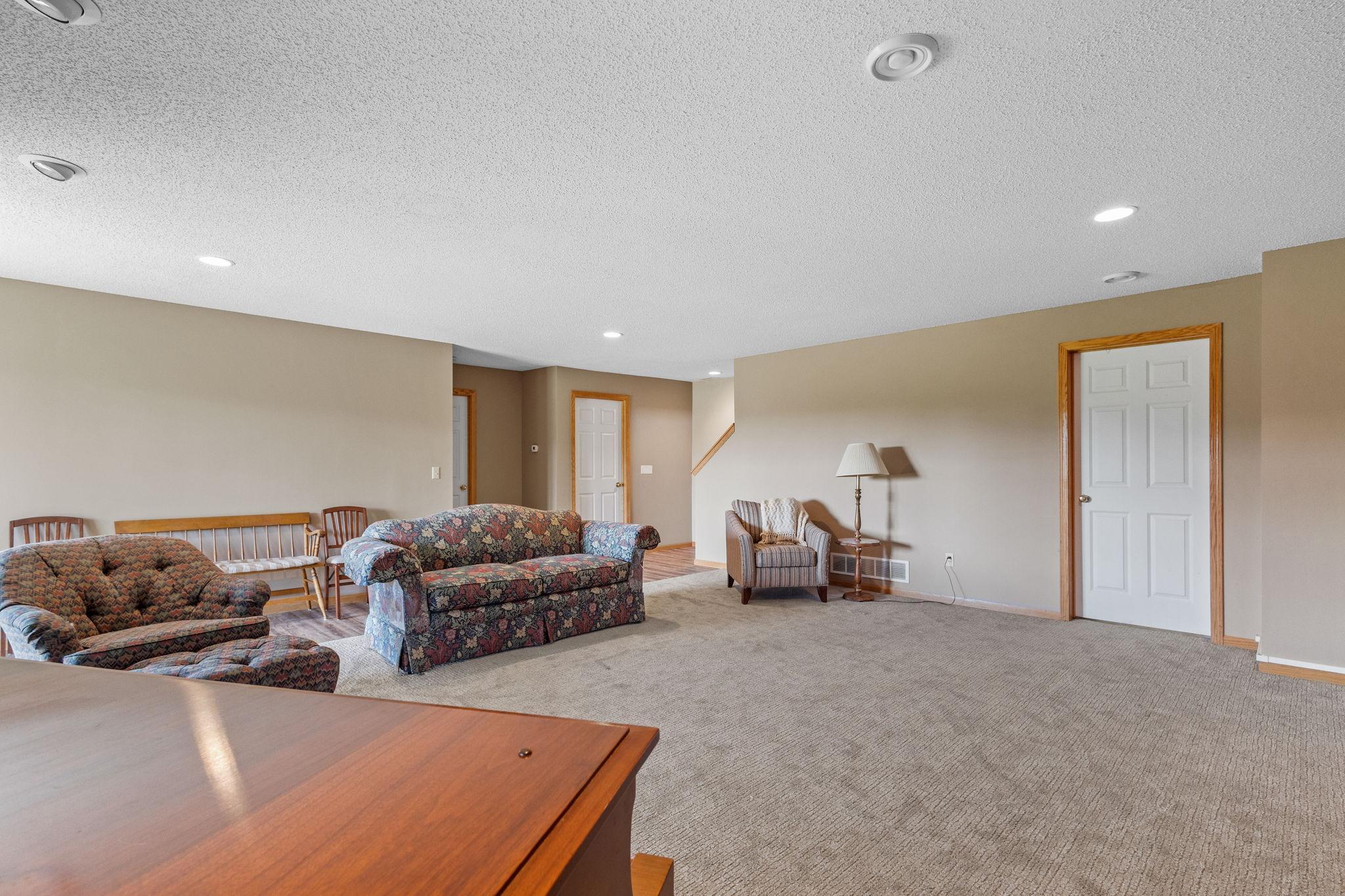 3906 Lawndale Lane N