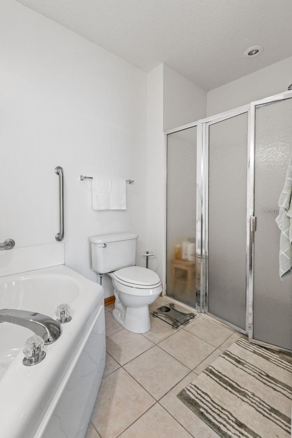 3906 Lawndale Lane N