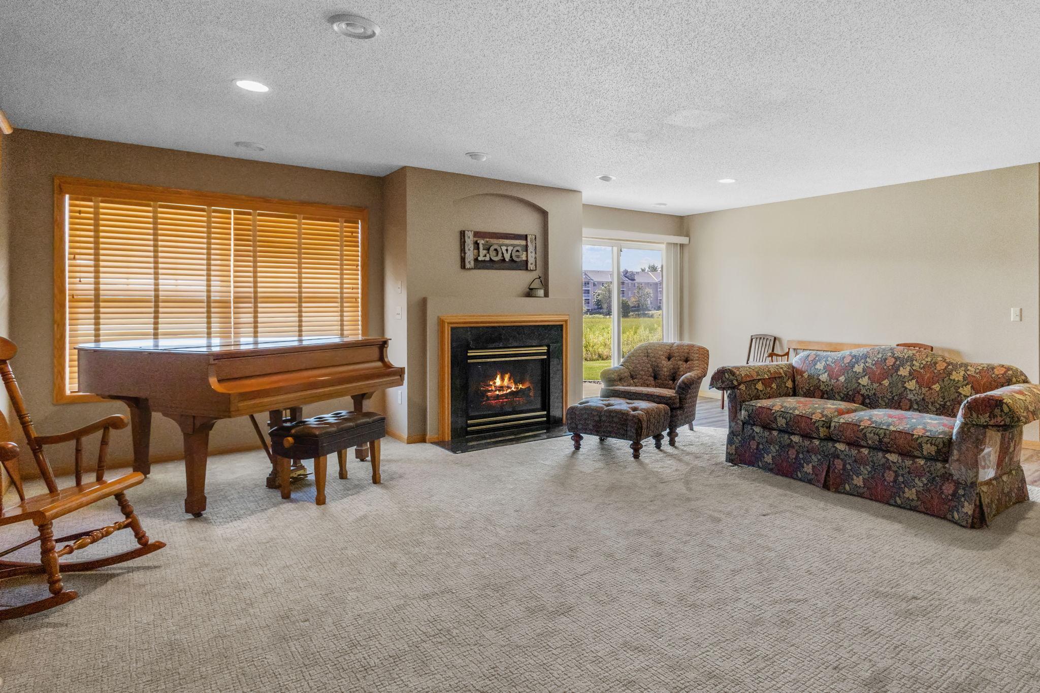 3906 Lawndale Lane N