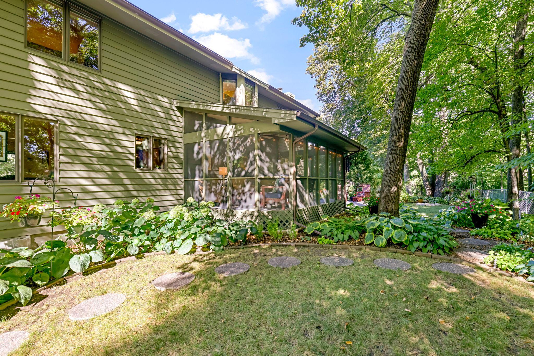 13123 Yosemite Avenue S