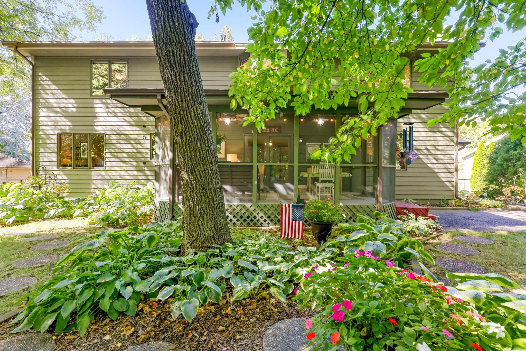 13123 Yosemite Avenue S