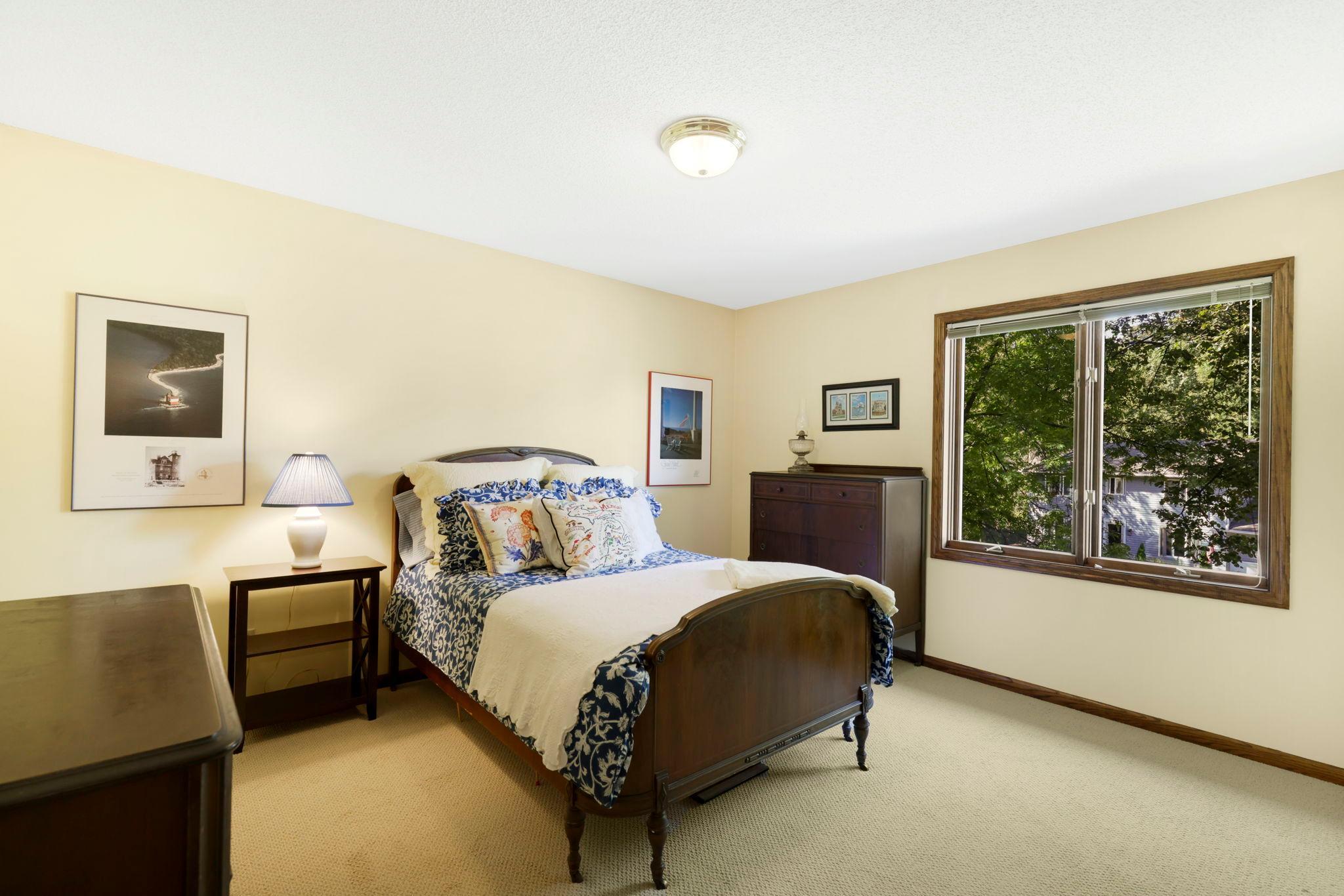 13123 Yosemite Avenue S