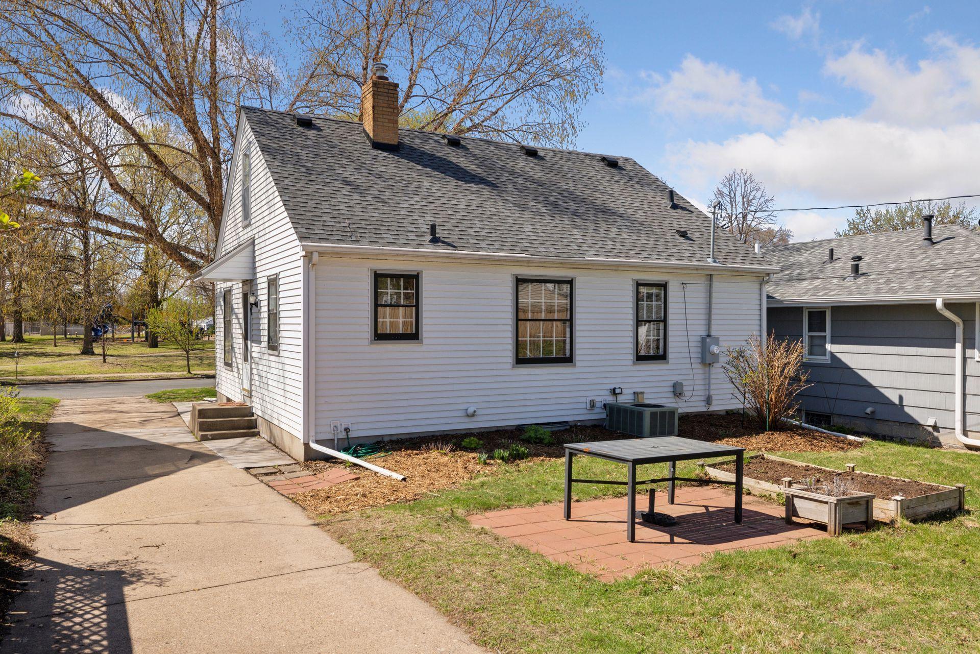 3916 E 55th Street