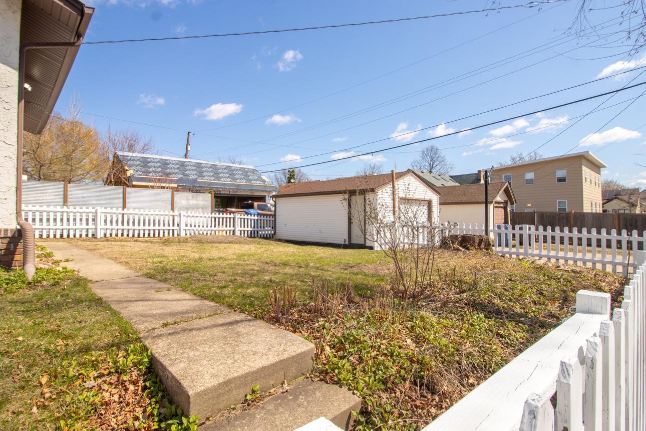 1600 Vincent Avenue N