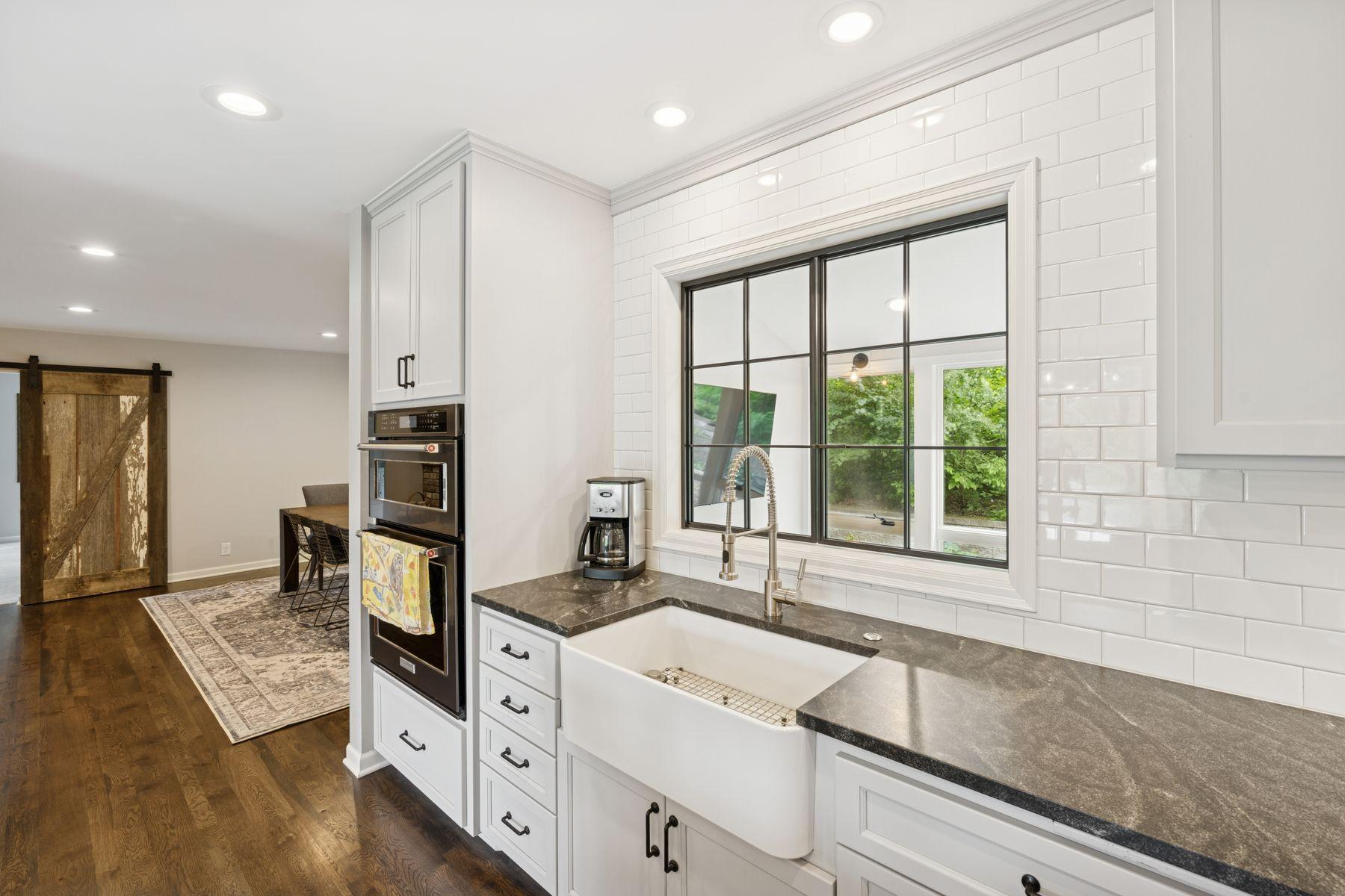 200 Marie Avenue W