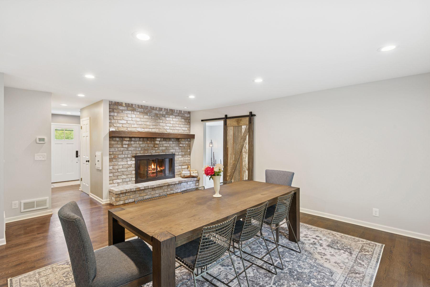 200 Marie Avenue W