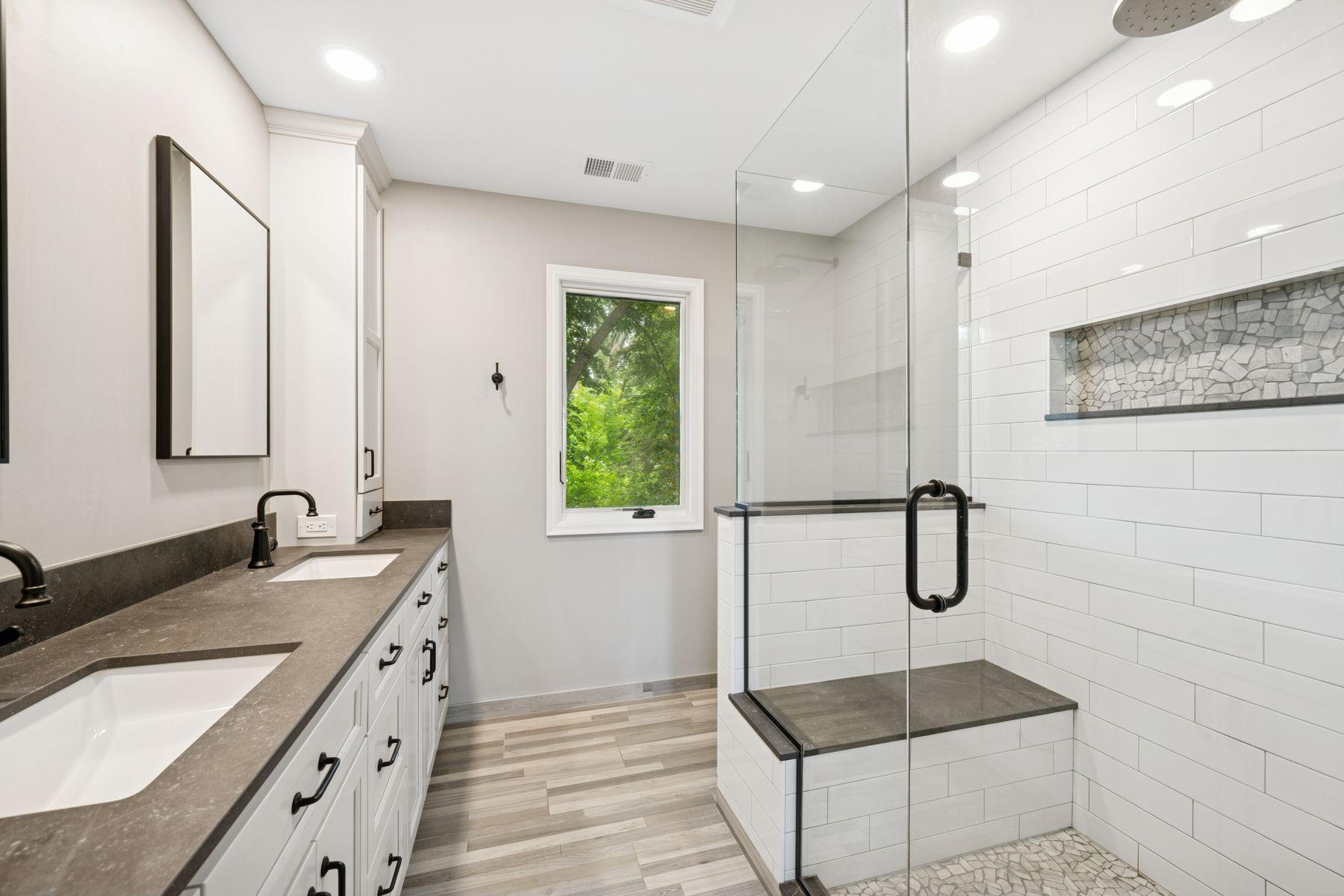 200 Marie Avenue W