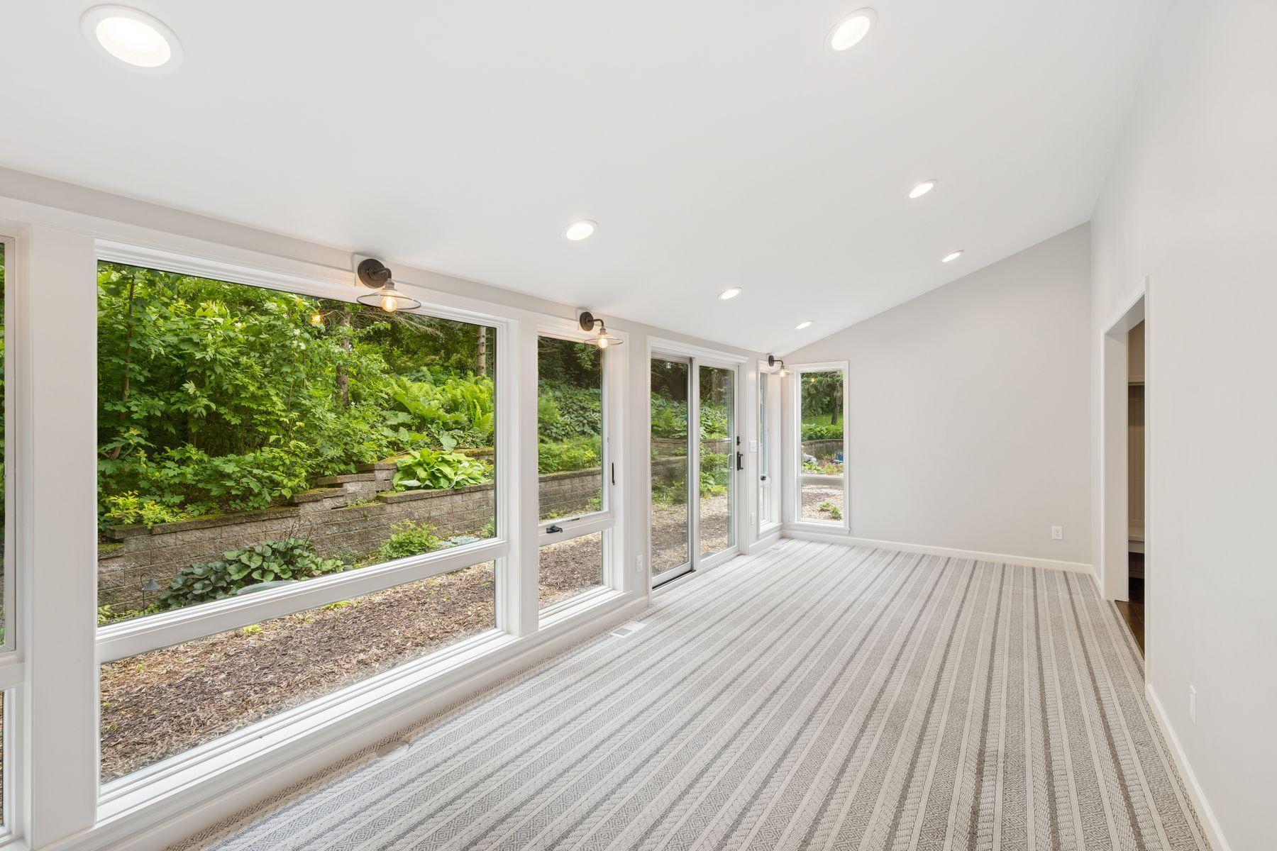 200 Marie Avenue W