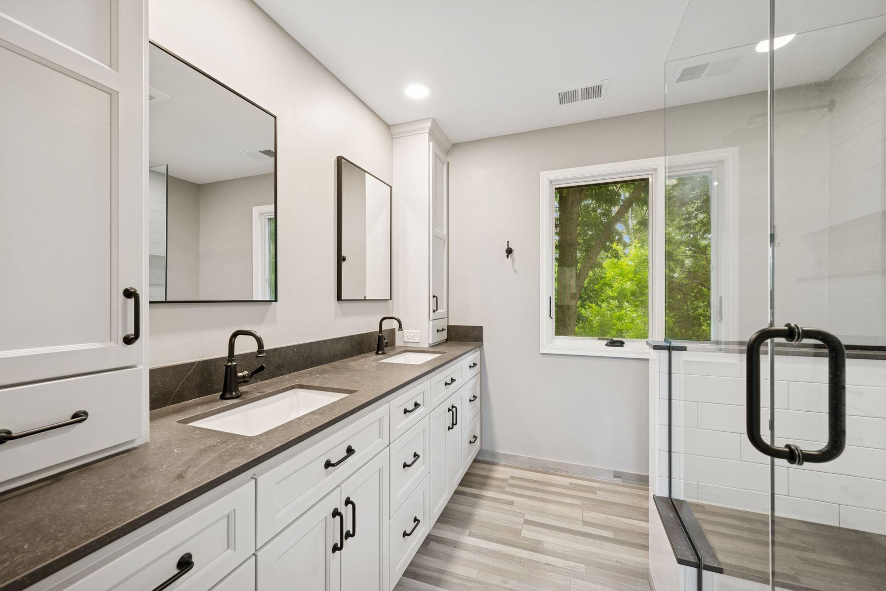 200 Marie Avenue W