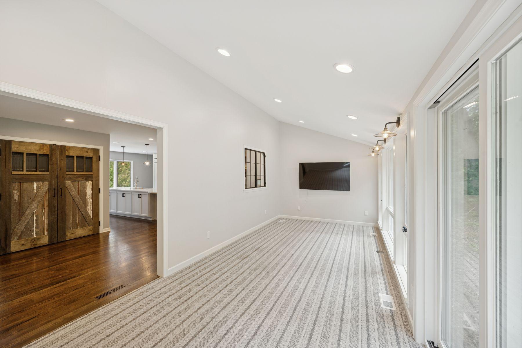 200 Marie Avenue W