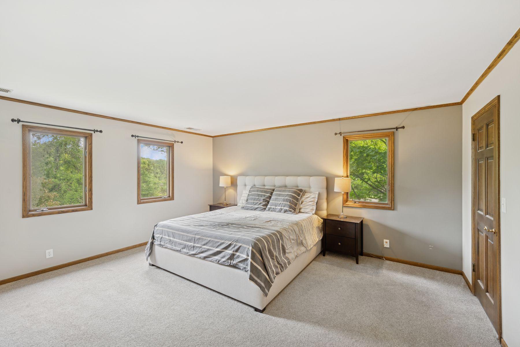 200 Marie Avenue W