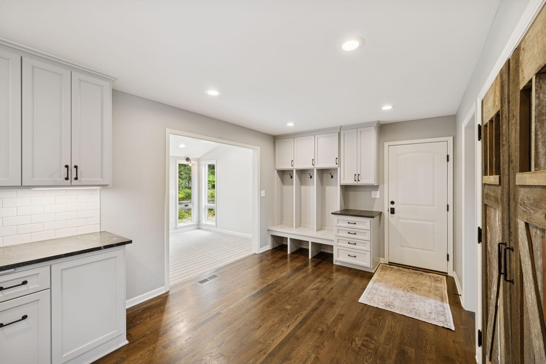 200 Marie Avenue W