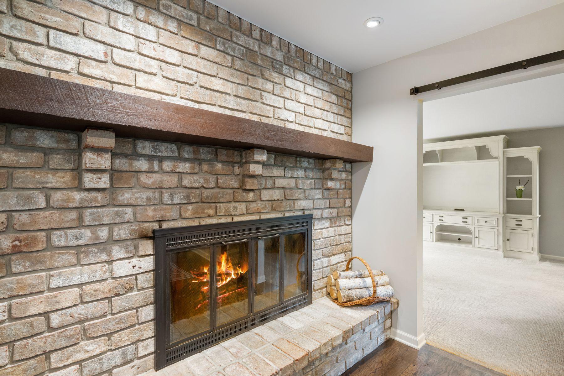 200 Marie Avenue W